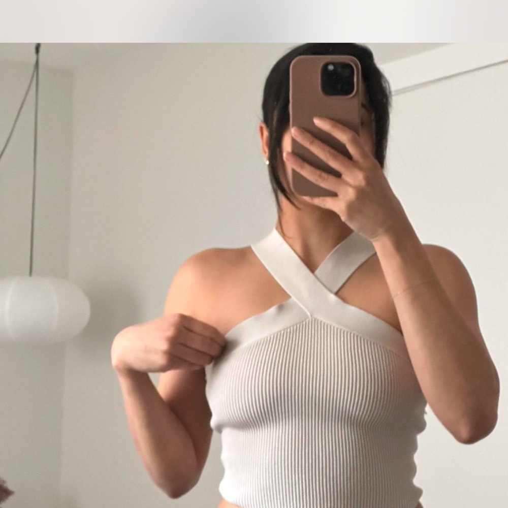 Aritzia White Halter Crop Top with Ribbed Texture and Sleeveless Design